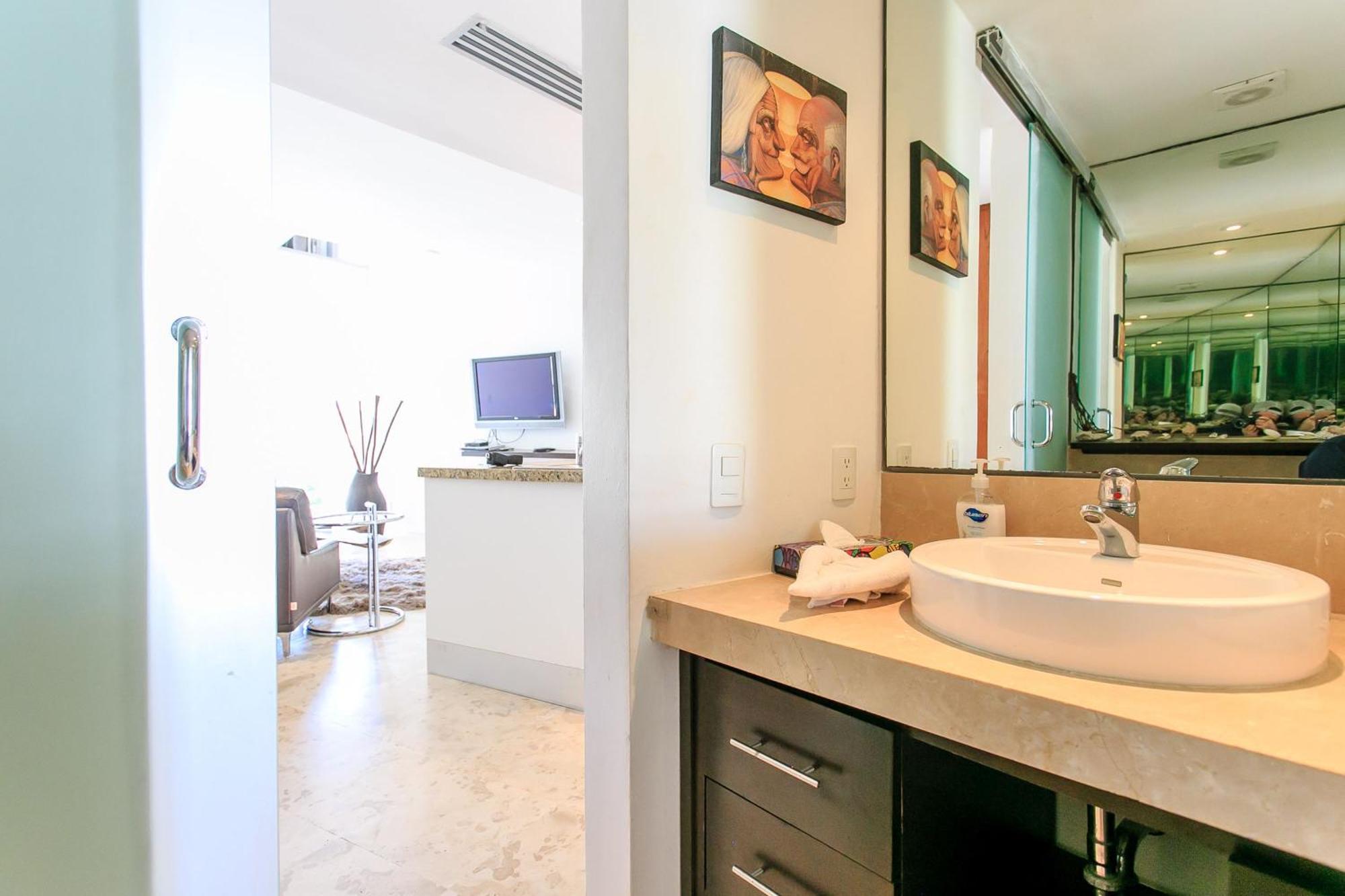 Spacious Magia Steps To The & 5th Ave Appartement